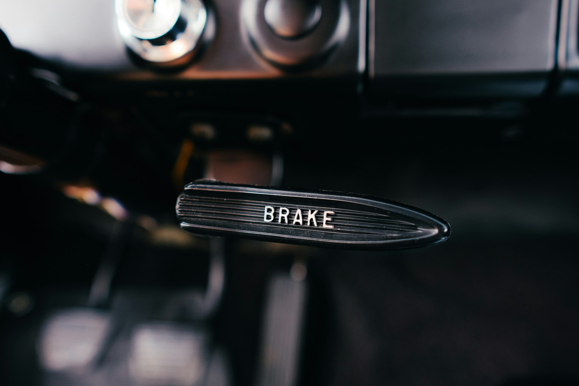 Rear Drum Brake Repair: Fix Squeaks & Handbrake Issues (Polo III)